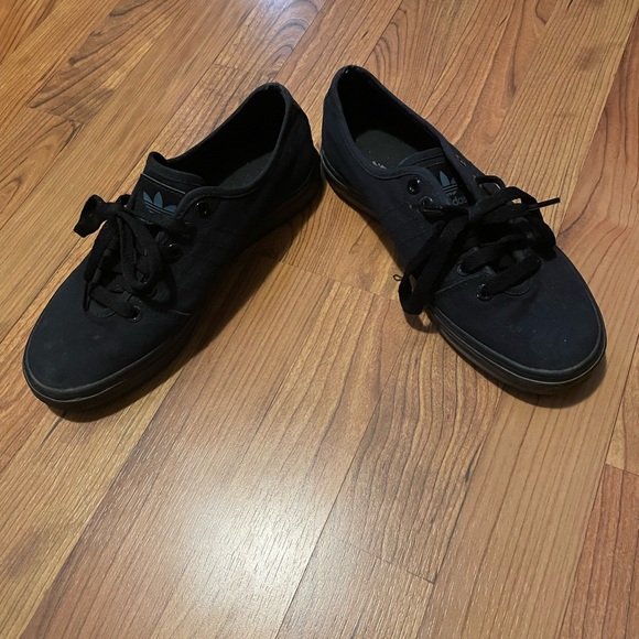 Adidas shoes - Picture 2 of 3